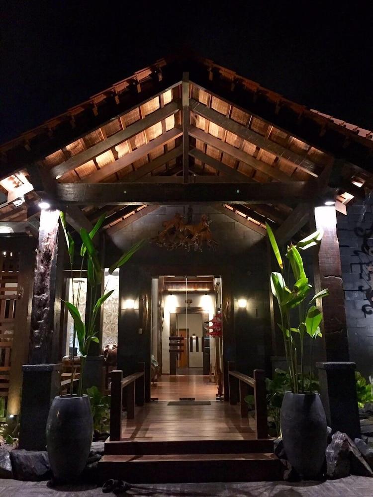 Ipoh Bali Hotel Buitenkant foto